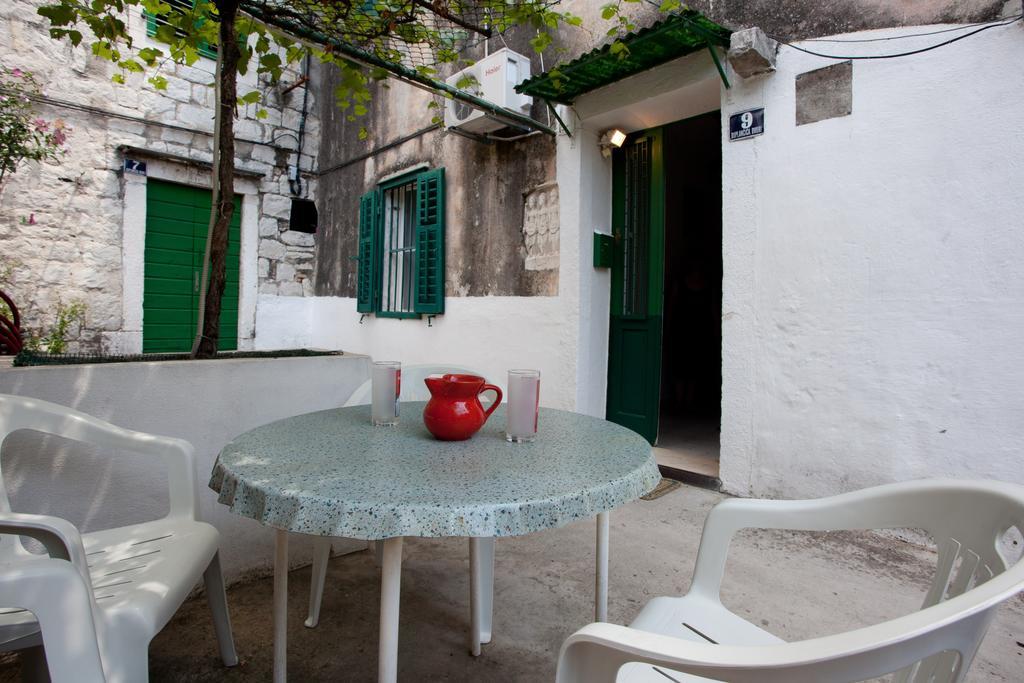 Dalmatian House Split Exterior photo